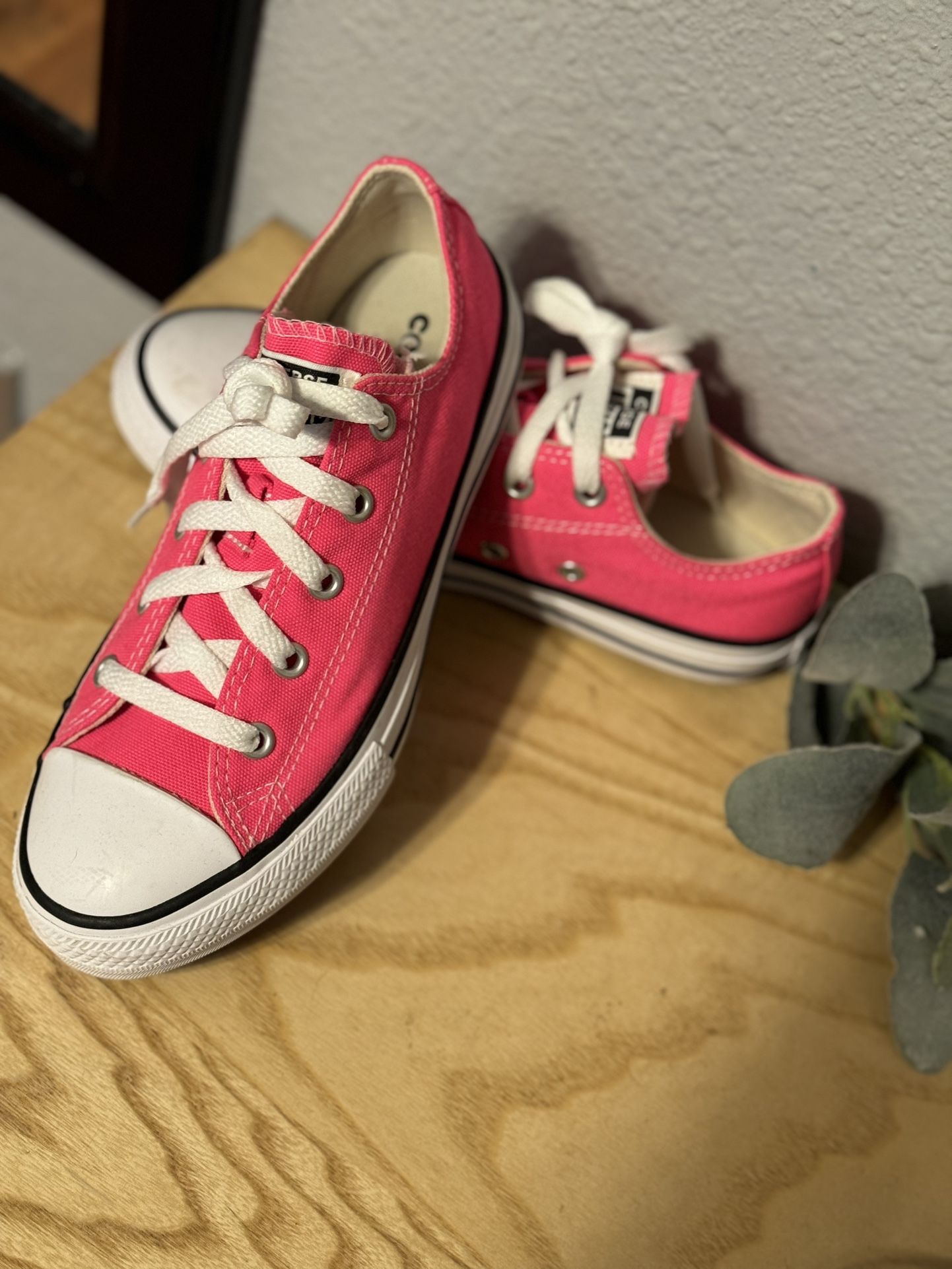 Girls converse