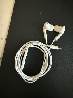 Lightning Connection Headphones