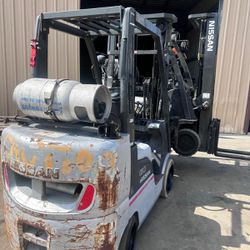 2016 Nissan 6000 lbs capacity forklift 