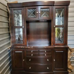 Solid Cherry Broyhill China Cabinet /Hutch