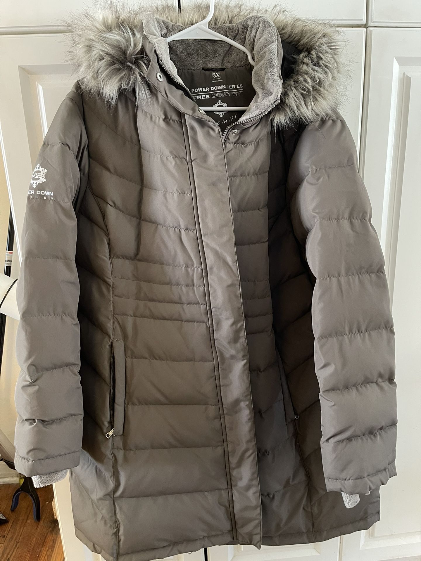 Women’s Free Country Power Down Series 3X Grey Puffer Jacket with Detachable Hood in Excellent Condition