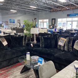 black sofa loveseat 🖤⭐️ $2,499