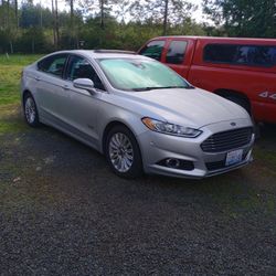 2014 Ford Fusion Hybrid 
