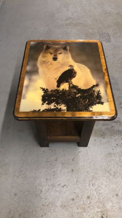 19x22x22 Beautiful table very good condition