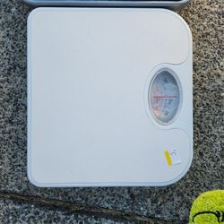 Weight Scale WHITE ONE LEFT
