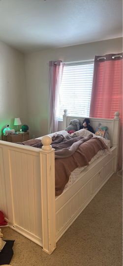 White Wood Twin Trundle Bed