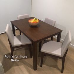 Stylish 5-Pc Oak Dining Table Set 