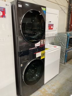 LG WKGX301HBA Washer-Dryer Combo (Open Box / Scratch & Dent)