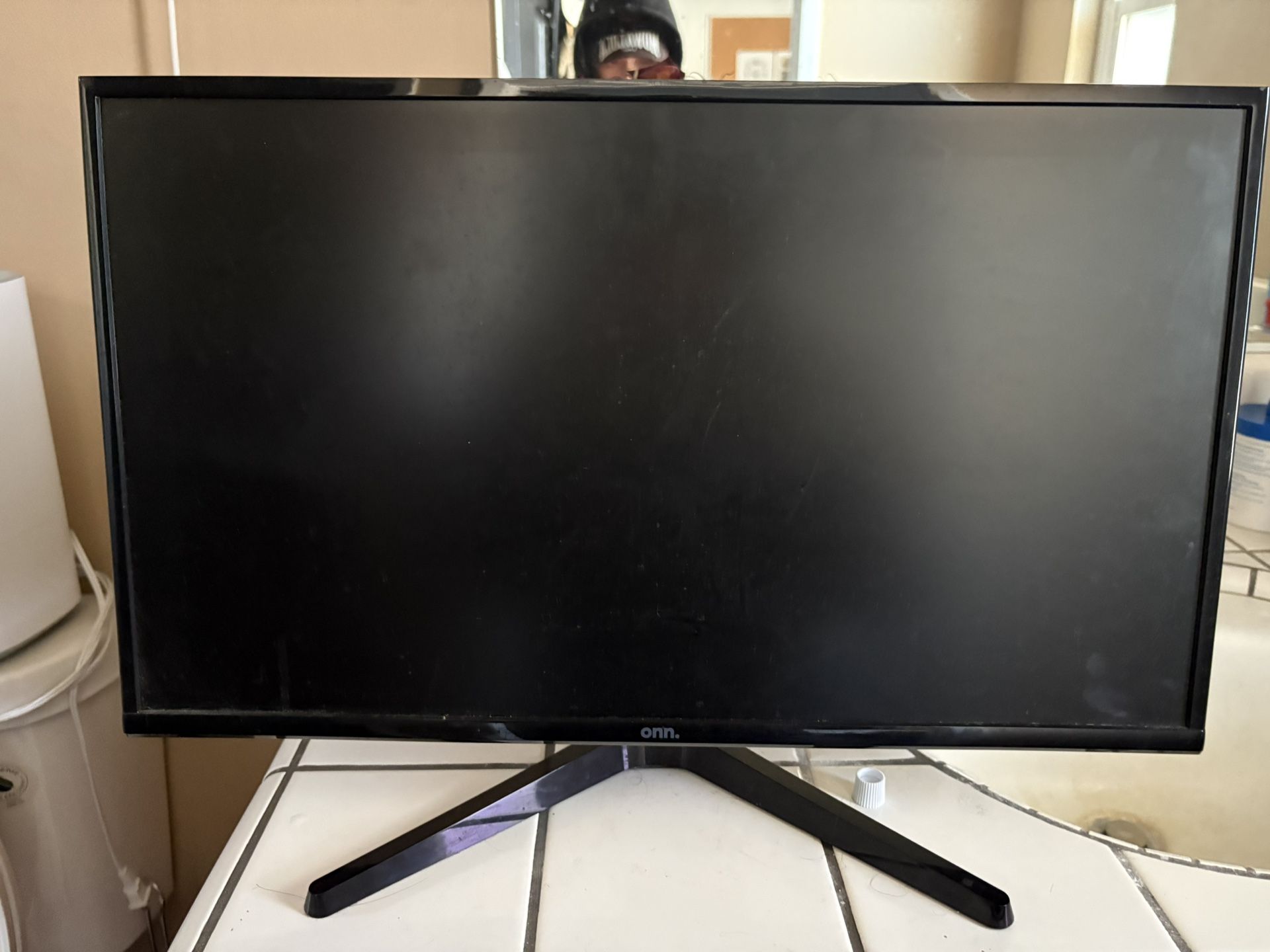 Monitor 24’ By Onn