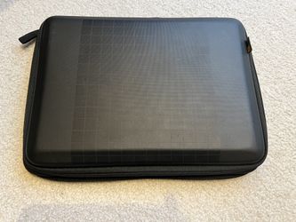 Case Logic Chromebook Laptop iPad zippered sleeve shell case