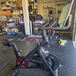 Peloton Bike + With Swivel Screen and Accessories 