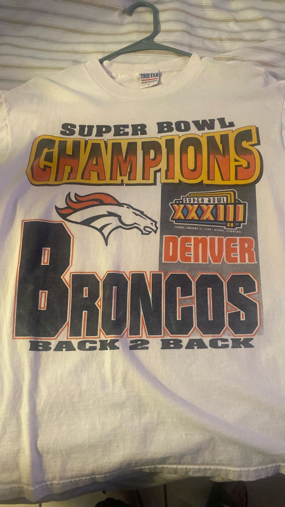 True Fan vintage Broncos T-shirt size large