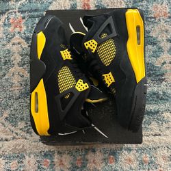 Air Jordan 4 Retro - Thunder Size 9.5 M