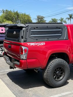 One-piece camper shell topper cap aluminum