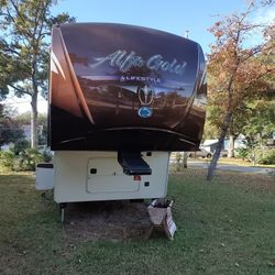 2014 Lifestyle Alpha Gold Fifthwheel 