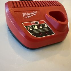Milwaukee M12 Battery Charger