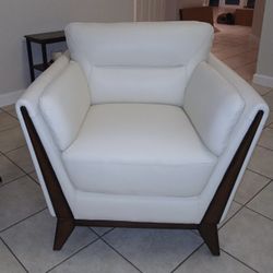 Elegant Off-White Living Room Set – Excellent Condition