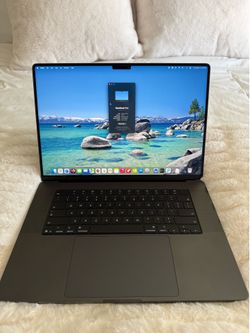 16” MacBook Pro M5 Pro 24GB RAM 1TB Space Black Like New