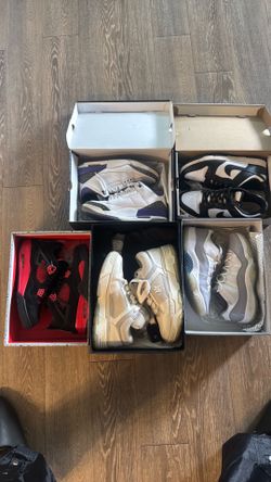 Bulk of shoes  (size 10.5)  dunks (11)