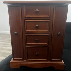 Mini dresser for julery