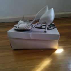 Nine West White Pump Heels 7.5 Inches