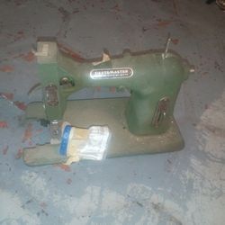 DRESSMASTER sewing machine 