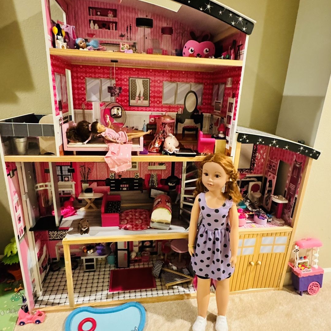 6 Ft Doll House With Lot Of Dolls and Accessories