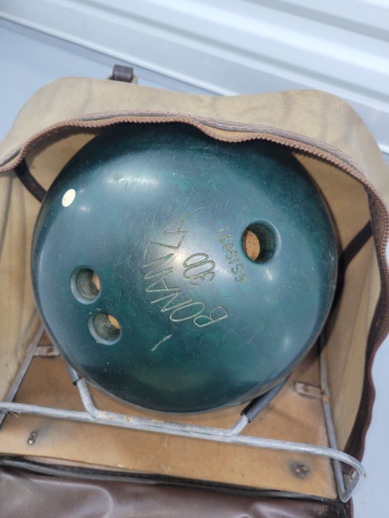 Vintage Bonanza 300 Bowling Ball 