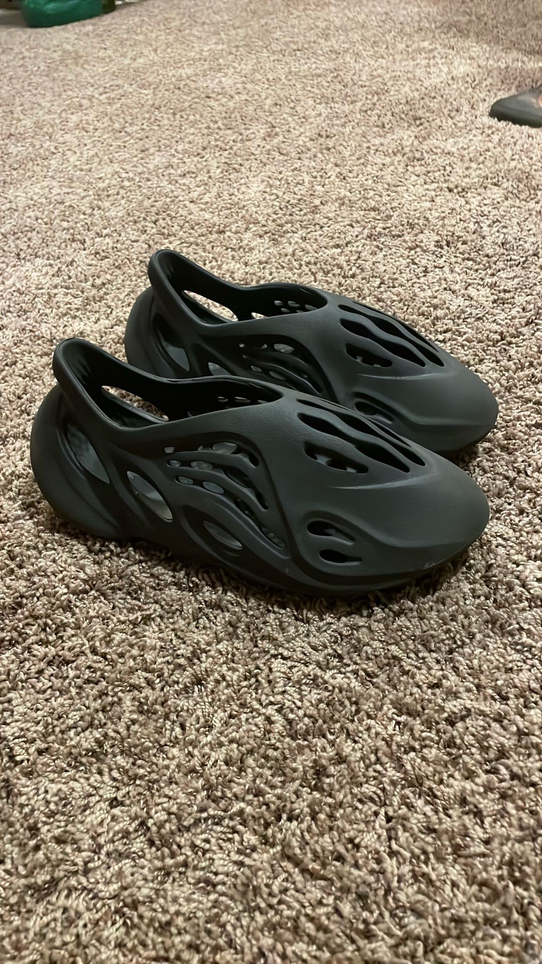 Yeezy Foam runners size 11