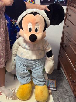 GIANT MICKEY MOUSE