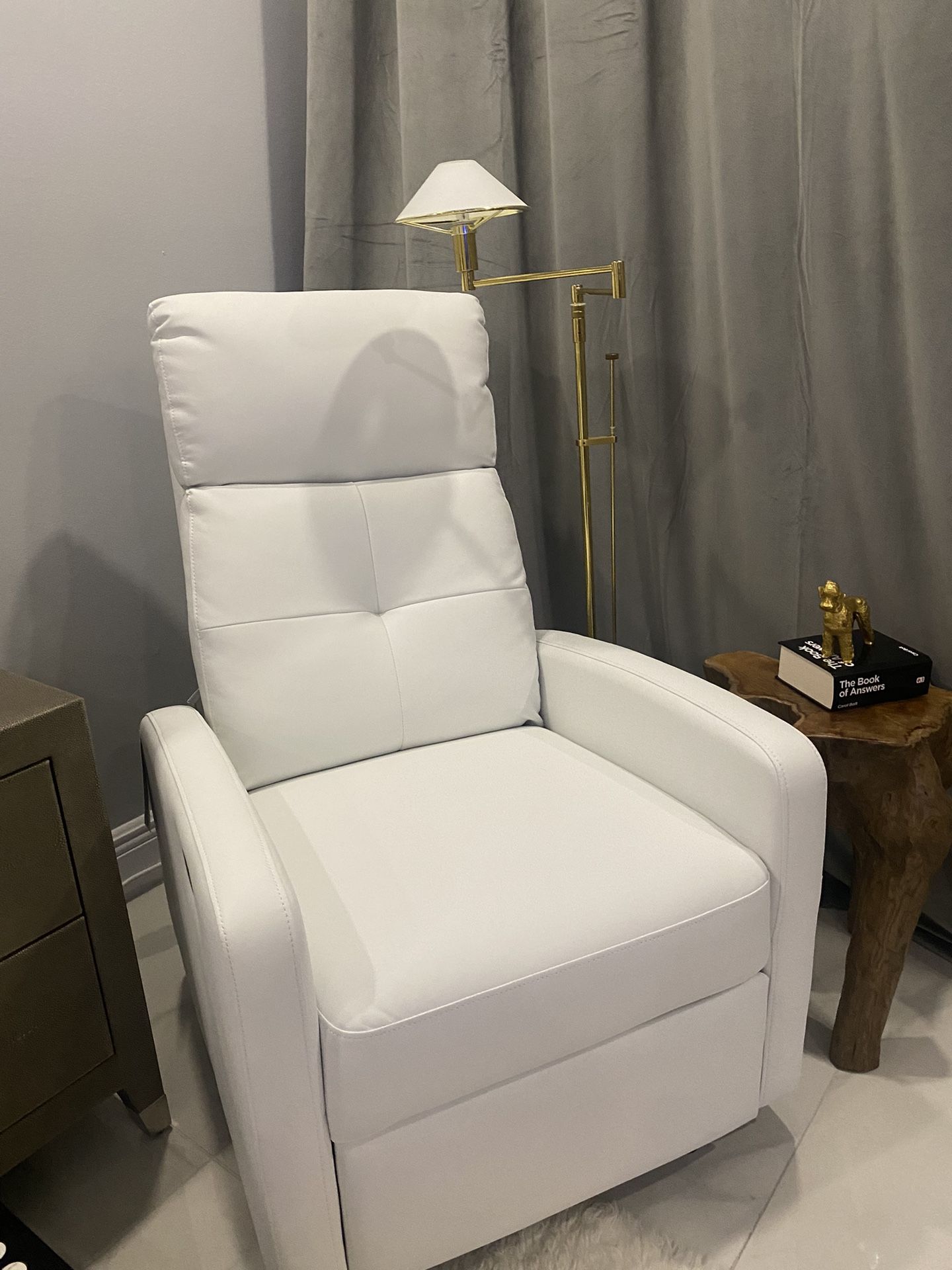 White Leather Reclining Chair Unused Brand New