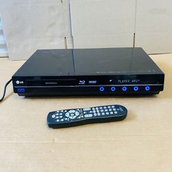 LG BH200 Super Blu Blu-ray HD DVD Combo Player with Universal Remote and HDMI cord