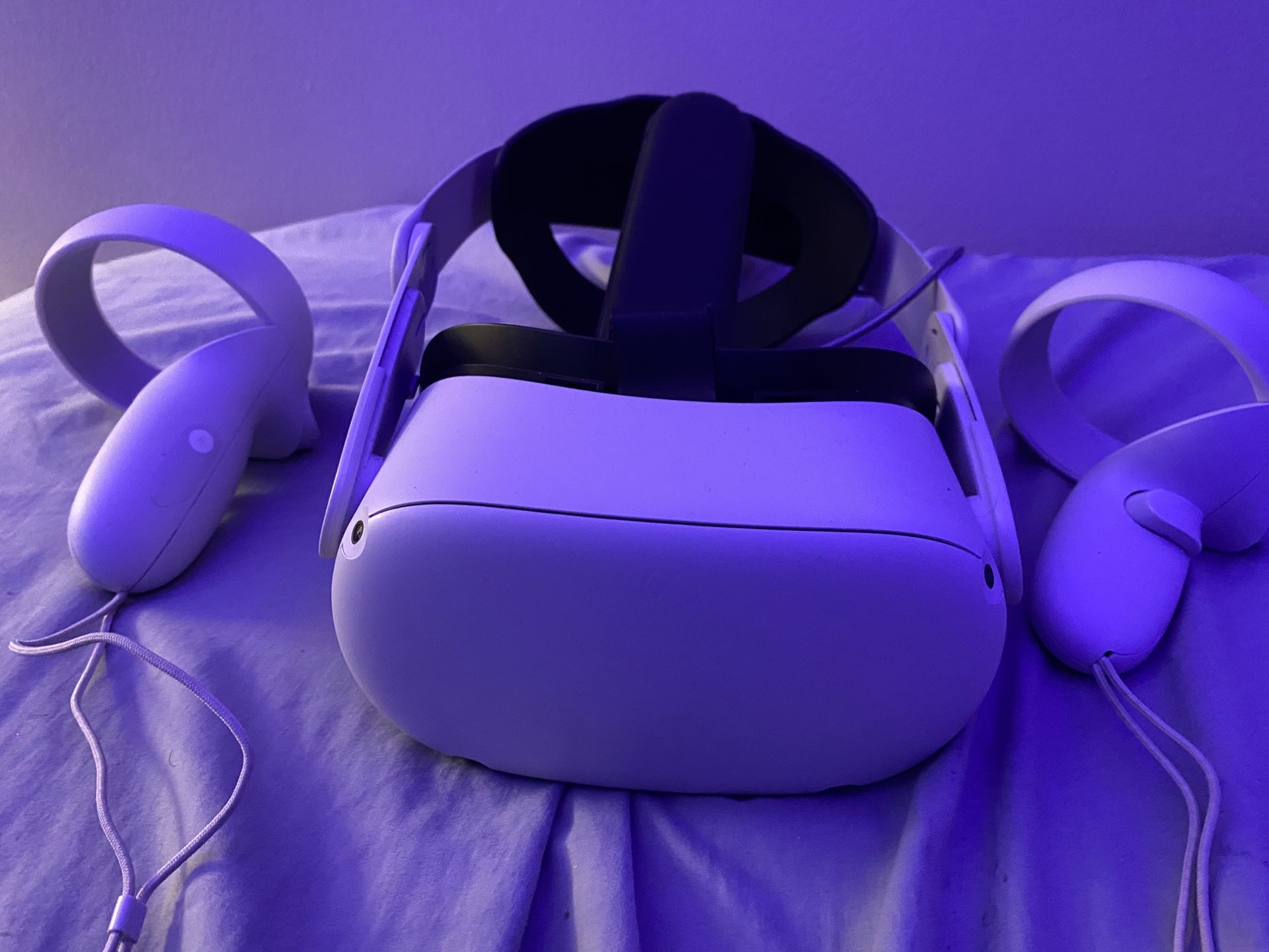 Oculus Quest 2 (With Extended Battery Accessory)