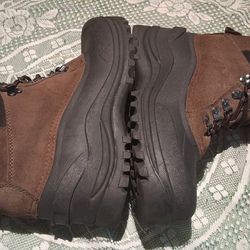 Men’s Itasca insulated winter boots (Size 10)