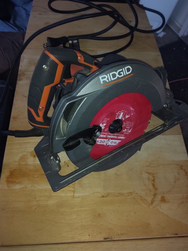 Rigid 7-1/4" 15 Amp Circular Saw