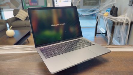 MacBook Pro 13 inch intel core 16 gb /512 gb