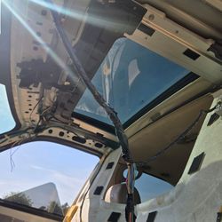 Sun roof for 05 cafdlaiv escalade  works