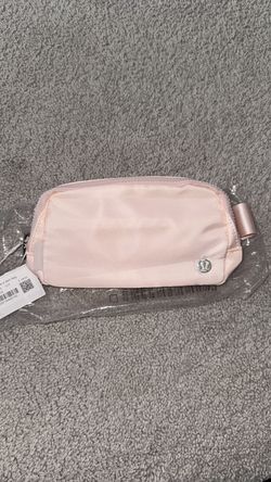 Lululemon everywhere belt bag