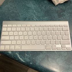 Apple Wireless Keyboard-white