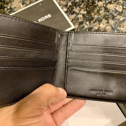 Michael Kors Wallet For Men Like New I Only Used Twice 