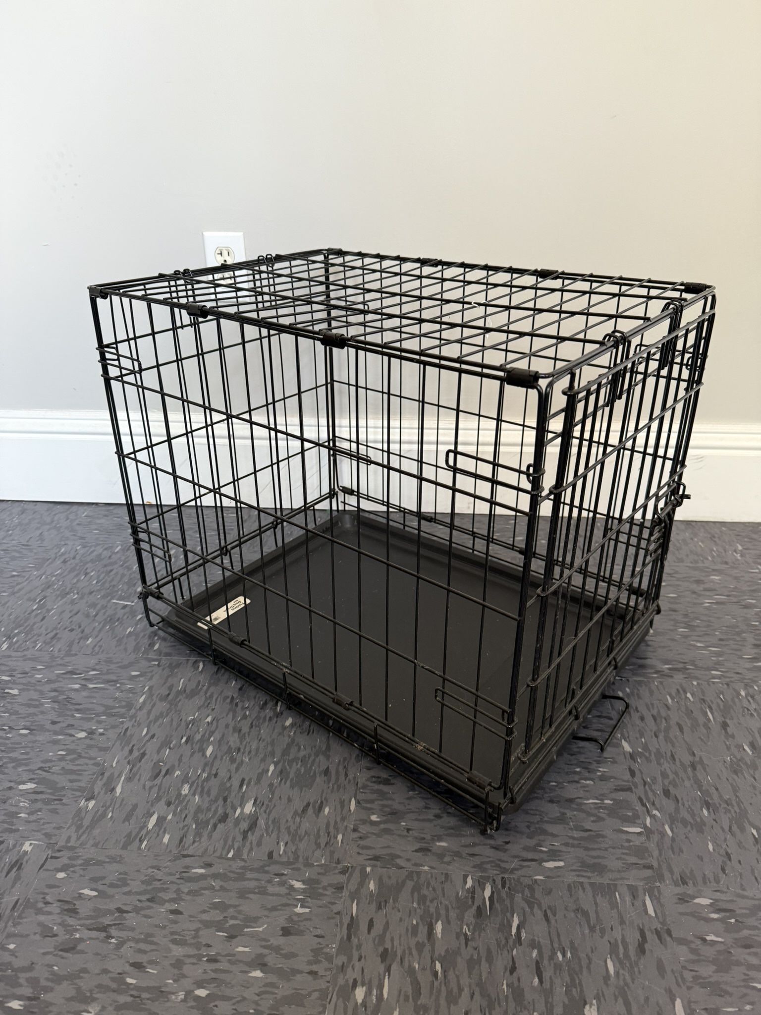 Medium Size Metal Dog Pet Cage w Tray L24" x 16 1/2" x H20"