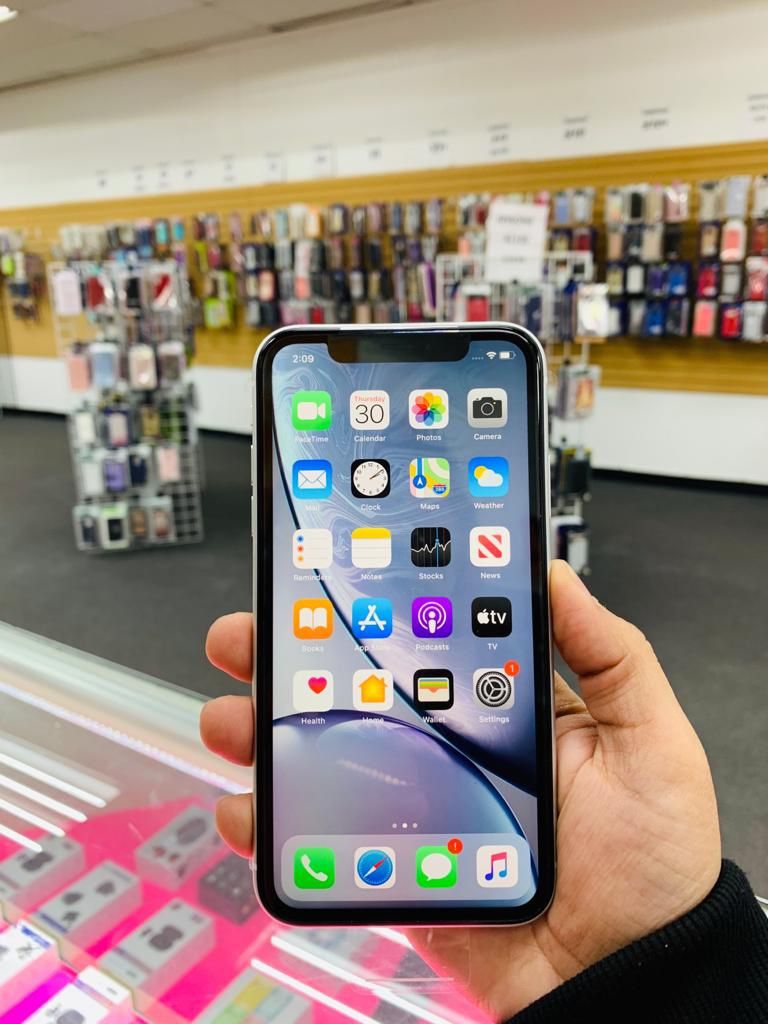 iPhone Xr Unlocked 64GB 🔥 We are a store