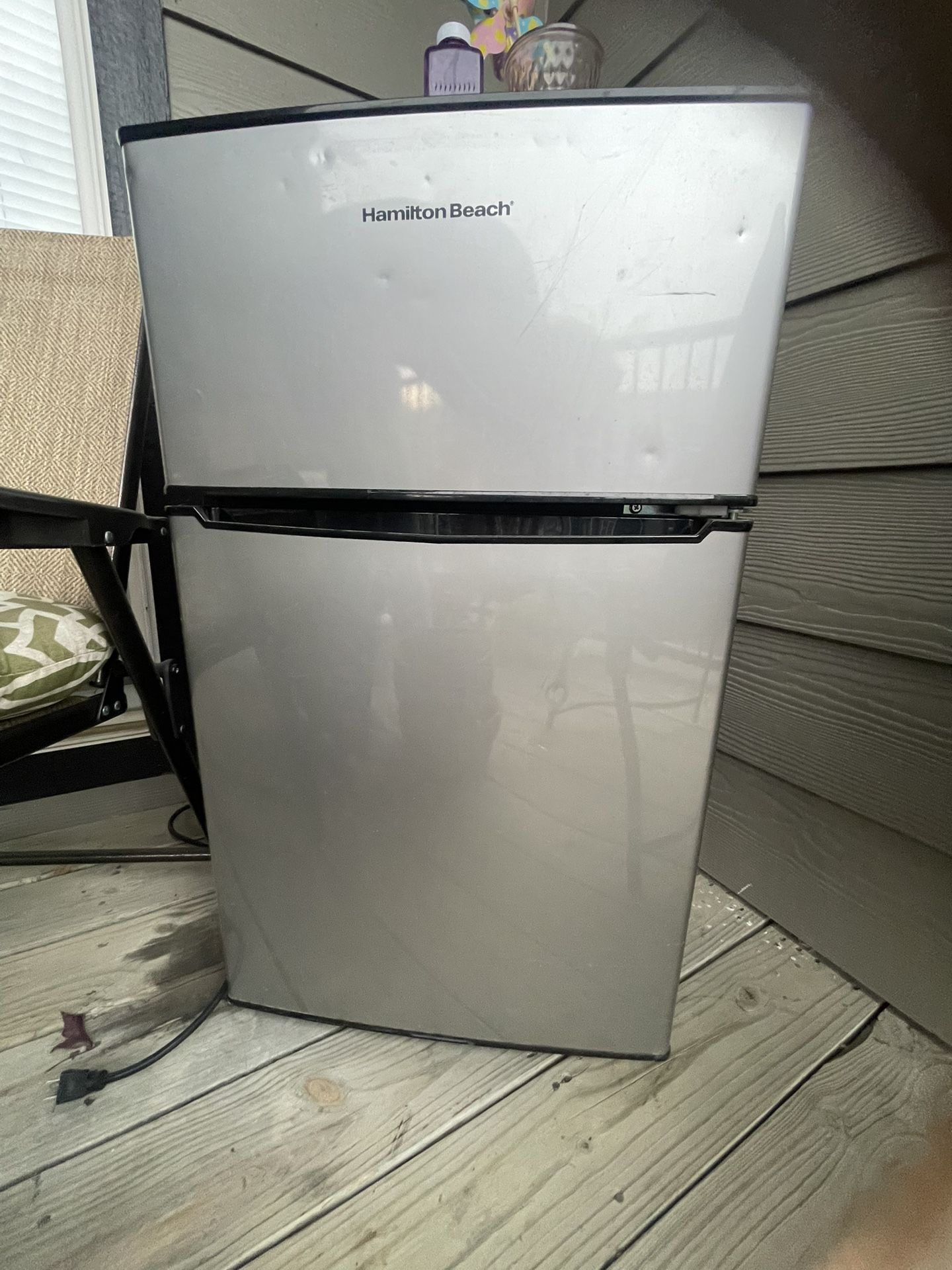 Mini Fridge/ Freezer