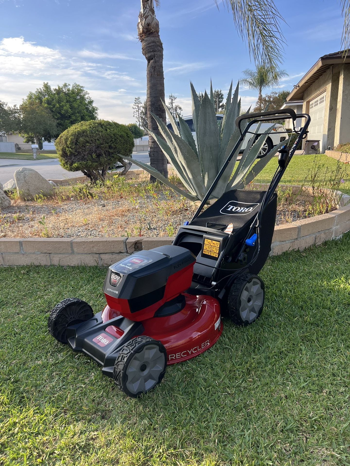 Toro Recycler 21-in 60-volt, Self-Propelled Battery Walk Mower with (1) 6ah Battery Included & Charger In New Condition Only Used It One Time Works Pe