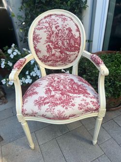 Classic Louis XVI style toile de Jouy pastorial armchair like new medallion back