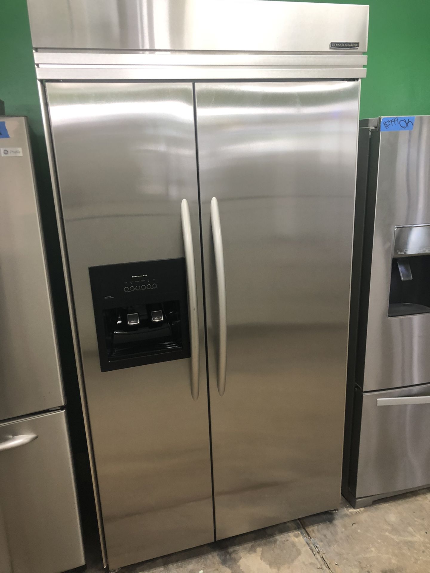 42 in wide 82 height kitchen aid frige use like new perfect working condition