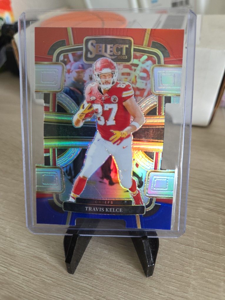 Chiefs Travis Kelce Die-Cut Refractor Card