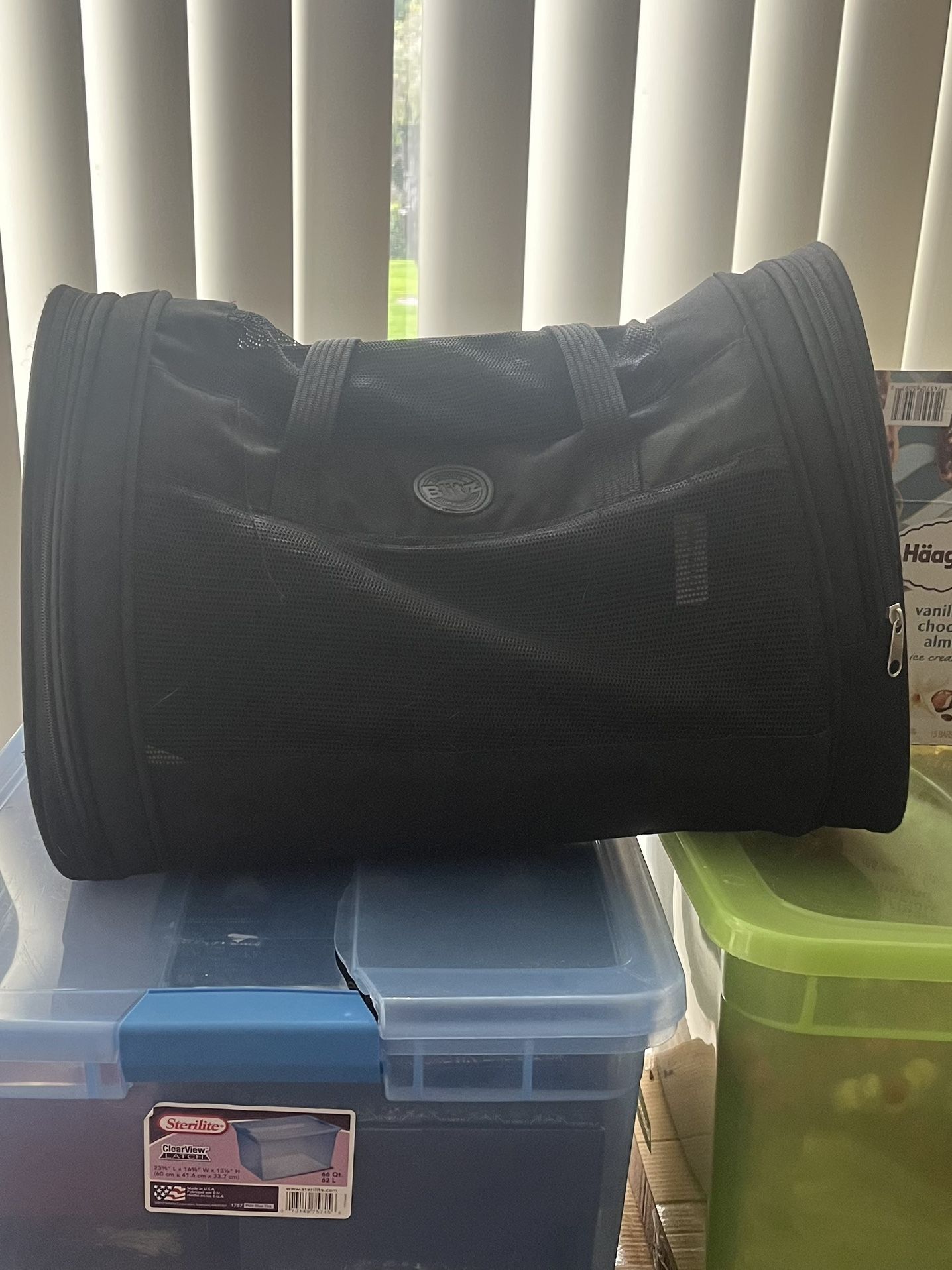 Blitz Dog Cat Pet Carrier Soft Side Travel Bag.