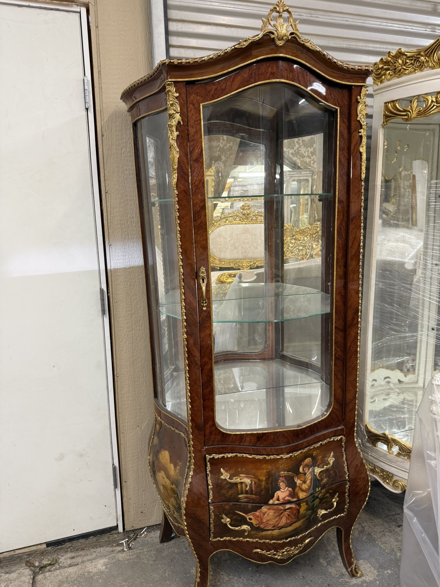 Vitrine Royal Hand Painted