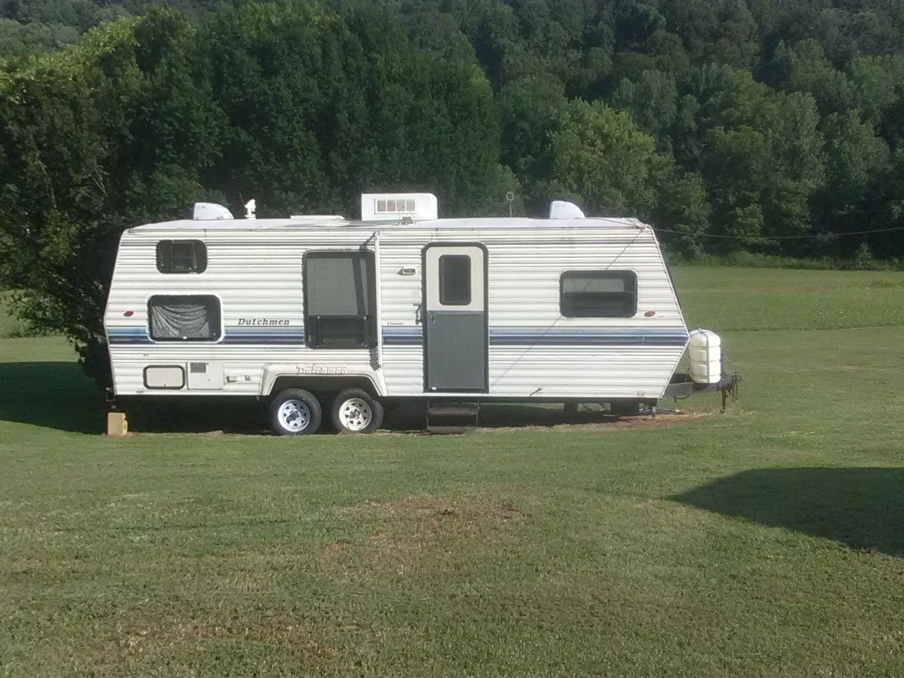 1994 Dutchsman 8ft X 26ft white camper